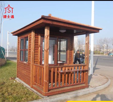 公園景區(qū)值班內(nèi)部都是鍍鋅方管，屬于鋼結(jié)構(gòu)崗亭警務室防腐木崗亭